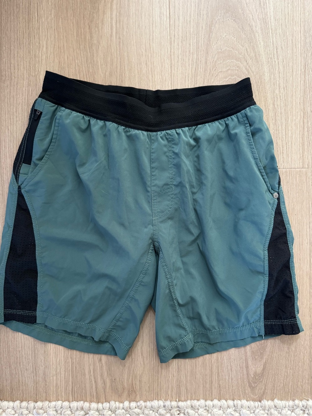 Vuori Men's Athletic Shorts Size Medium